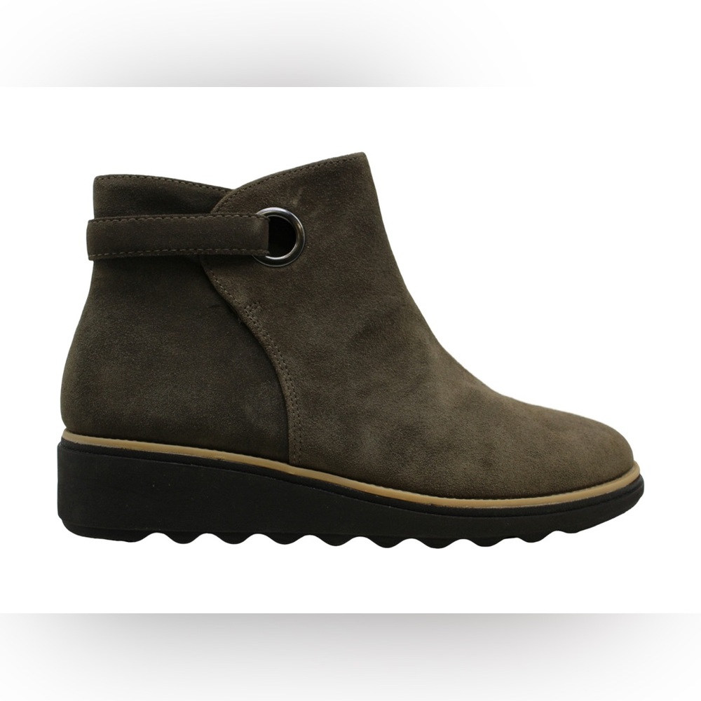 NEW!! Women's Clarks Sharon Spring Olive Suede Ankle Boots Size 5M